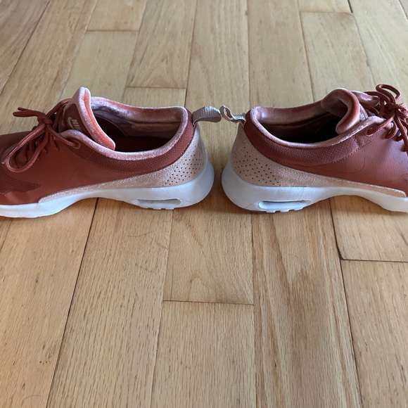 Nike Air Thea size women’s 9 never worn - Picture 3 of 6